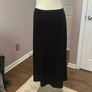 Koret black velvet skirt size M